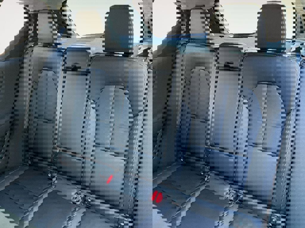 Certified 2023 Volvo XC40 B5 Ultimate w/ Protection Package Premier image 13