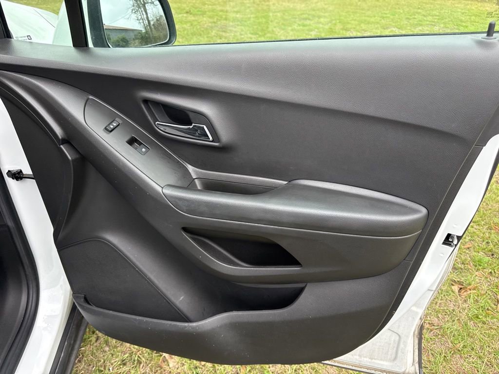 Used 2021 Chevrolet Trax LT w/ Sport Edition image 31