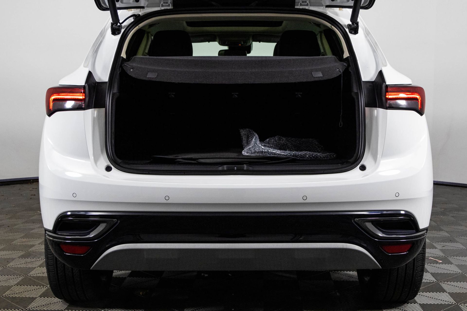 Used 2023 Buick Envision Essence w/ Sport Touring Package image 36