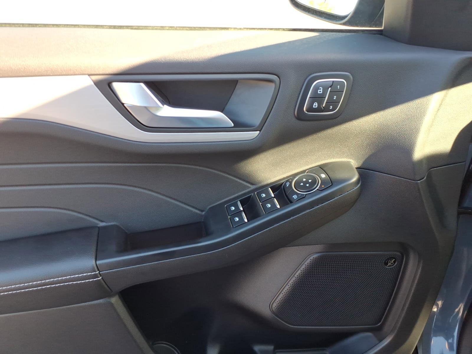 Used 2026 Ford Escape Platinum w/ Premium Technology Package AWD/4WD image 11