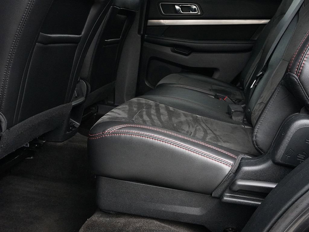 Used 2018 Ford Explorer XLT w/ Equipment Group 202A AWD/4WD image 31