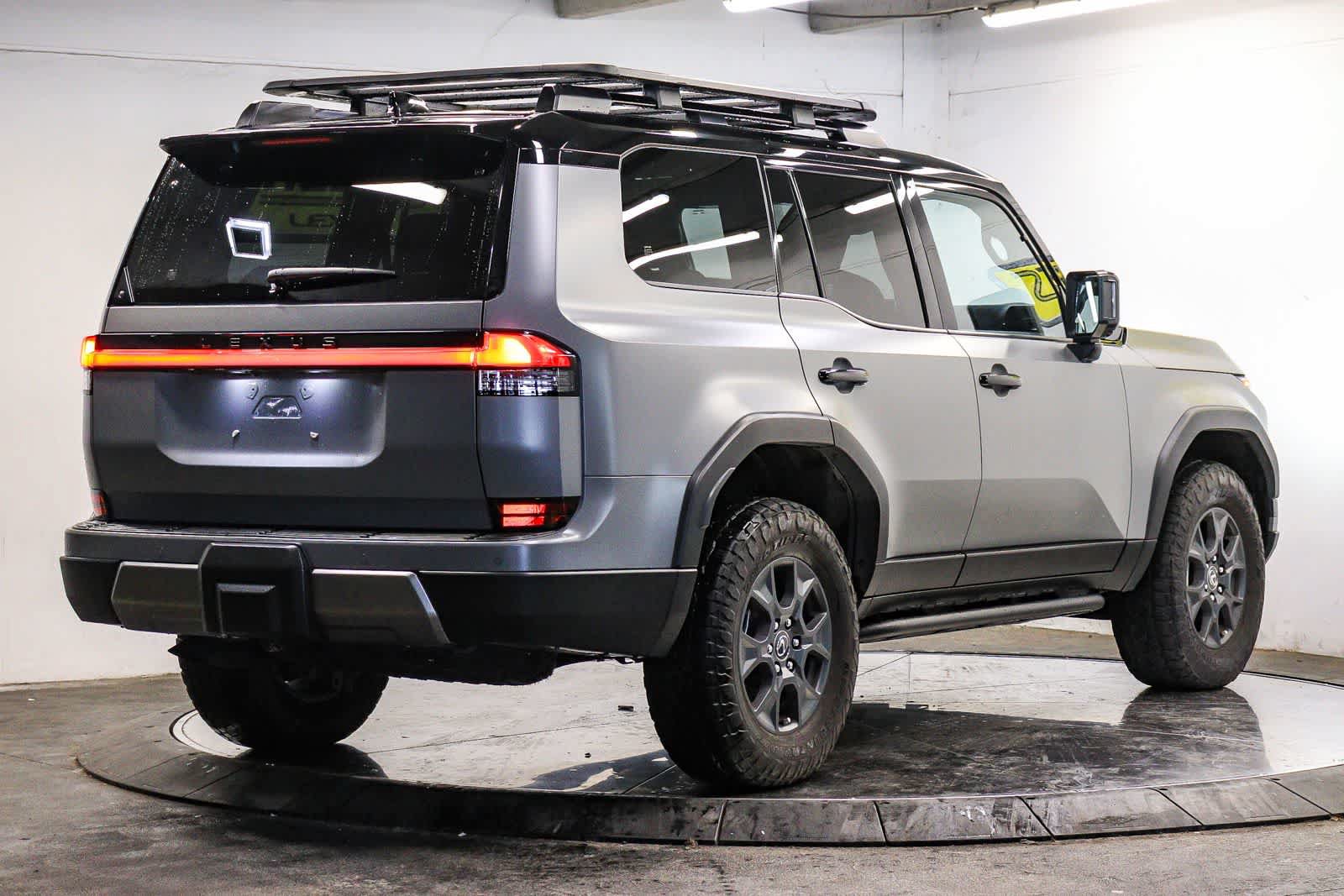 Used 2024 Lexus GX 550 AWD/4WD image 4