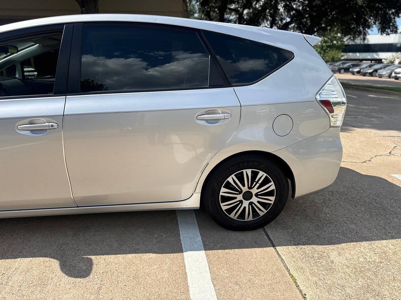 Used 2013 Toyota Prius V Two FWD image 5