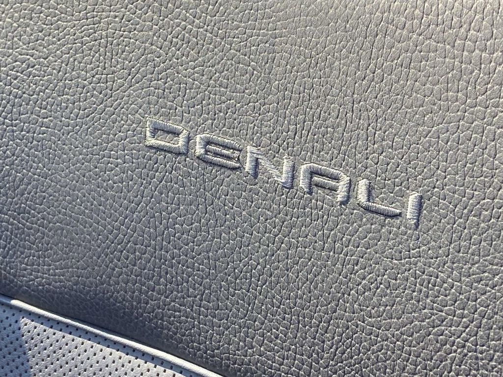 Used 2022 GMC Yukon XL Denali w/ Denali Premium Package RWD image 17