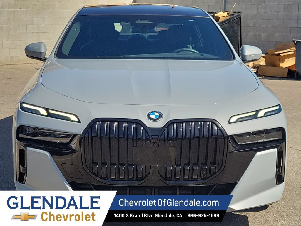 Used 2023 BMW 740i w/ Parking Assistance Package RWD image 8