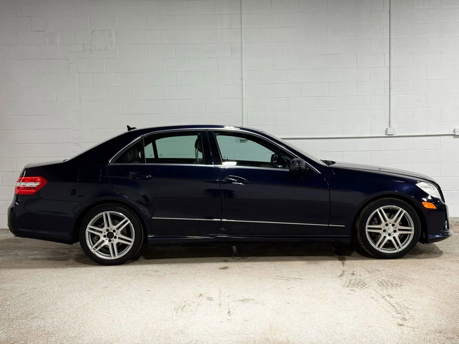 Used 2010 Mercedes-Benz E 350 E 350 4MATIC Sedan 4D image 5