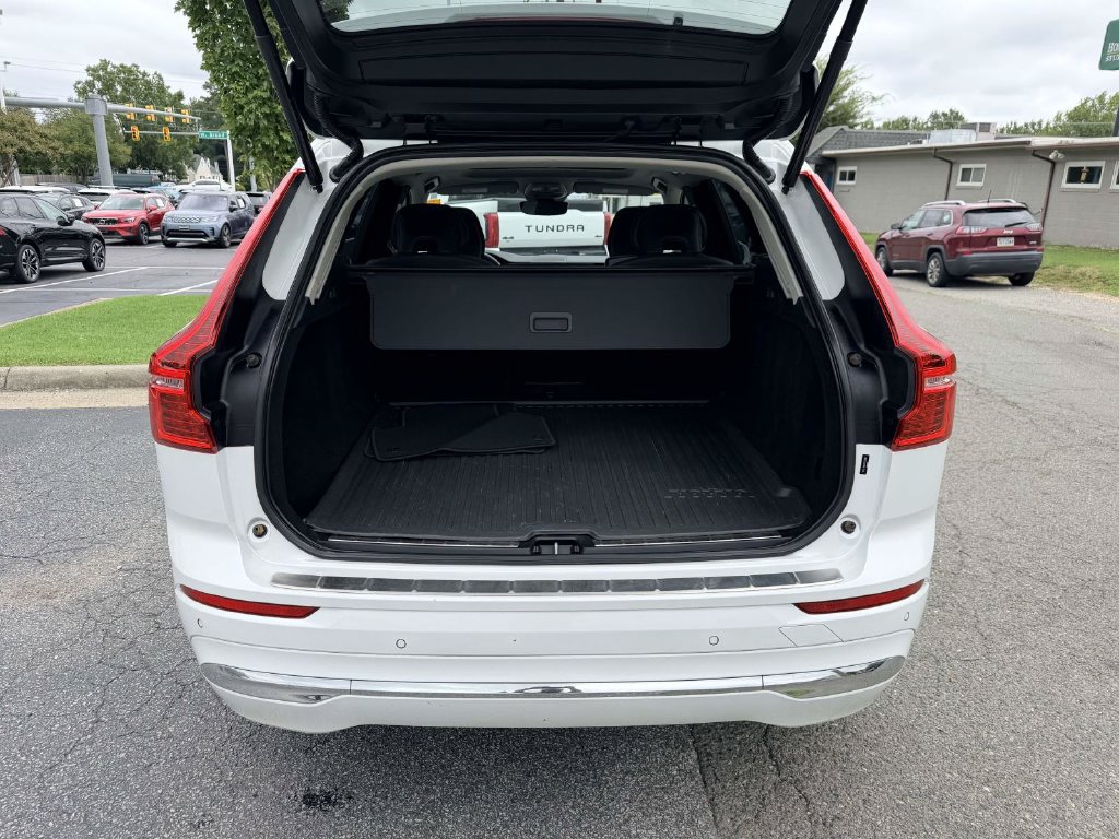 Used 2023 Volvo XC60 B5 Plus w/ Climate Package AWD/4WD image 16