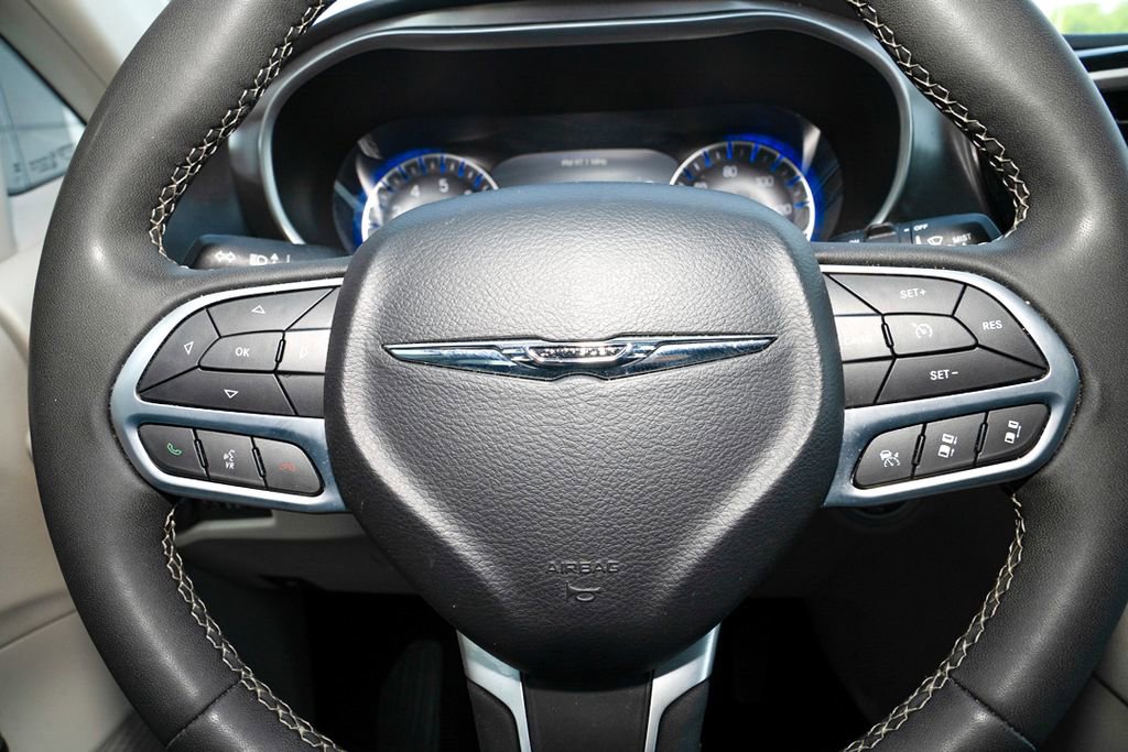 Used 2024 Chrysler Pacifica Touring-L image 16