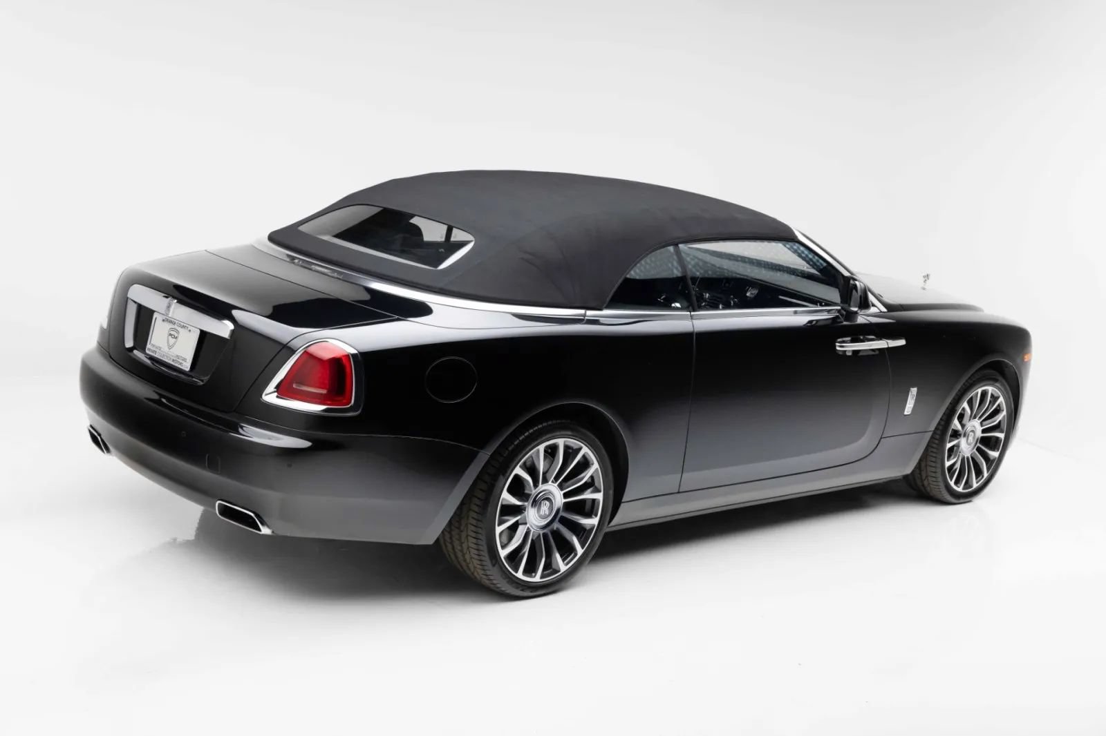 Used 2019 Rolls-Royce Dawn RWD image 19