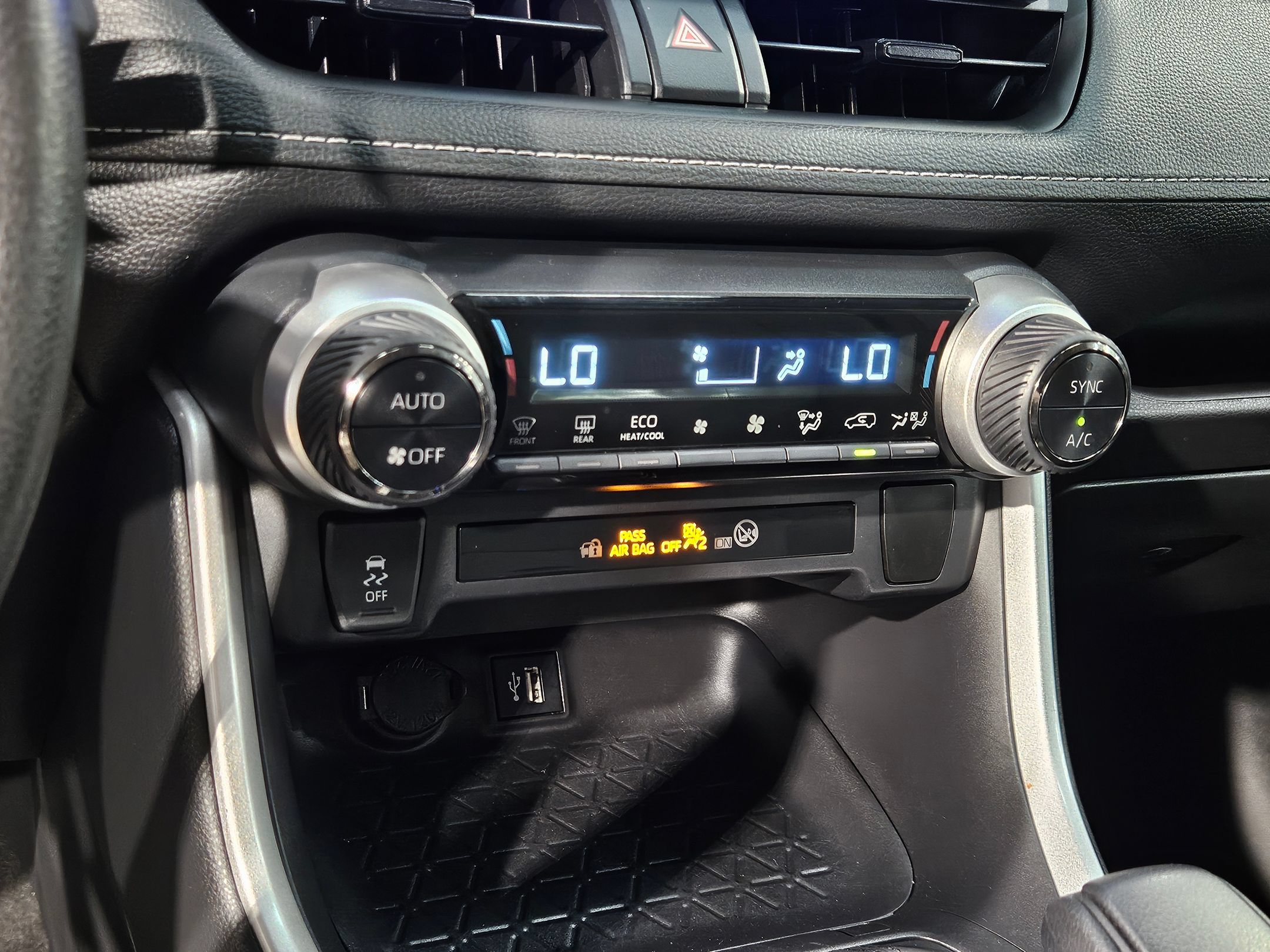 Certified 2024 Toyota RAV4 LE AWD/4WD image 30