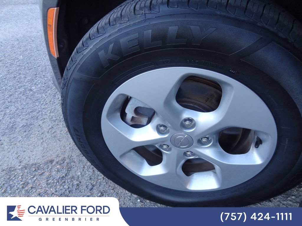 Used 2017 Chrysler Pacifica Touring-L Plus FWD image 38