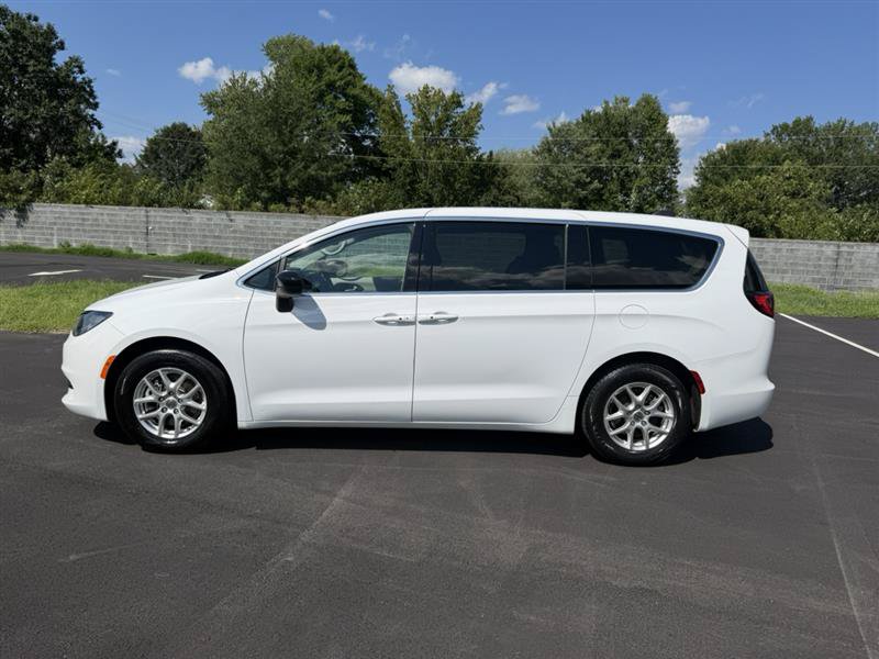 Used 2024 Chrysler Voyager LX FWD image 8