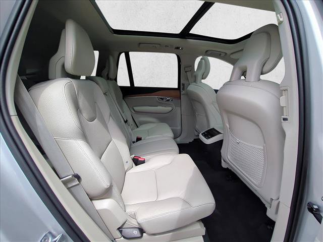 Used 2022 Volvo XC90 T6 Momentum AWD/4WD image 24