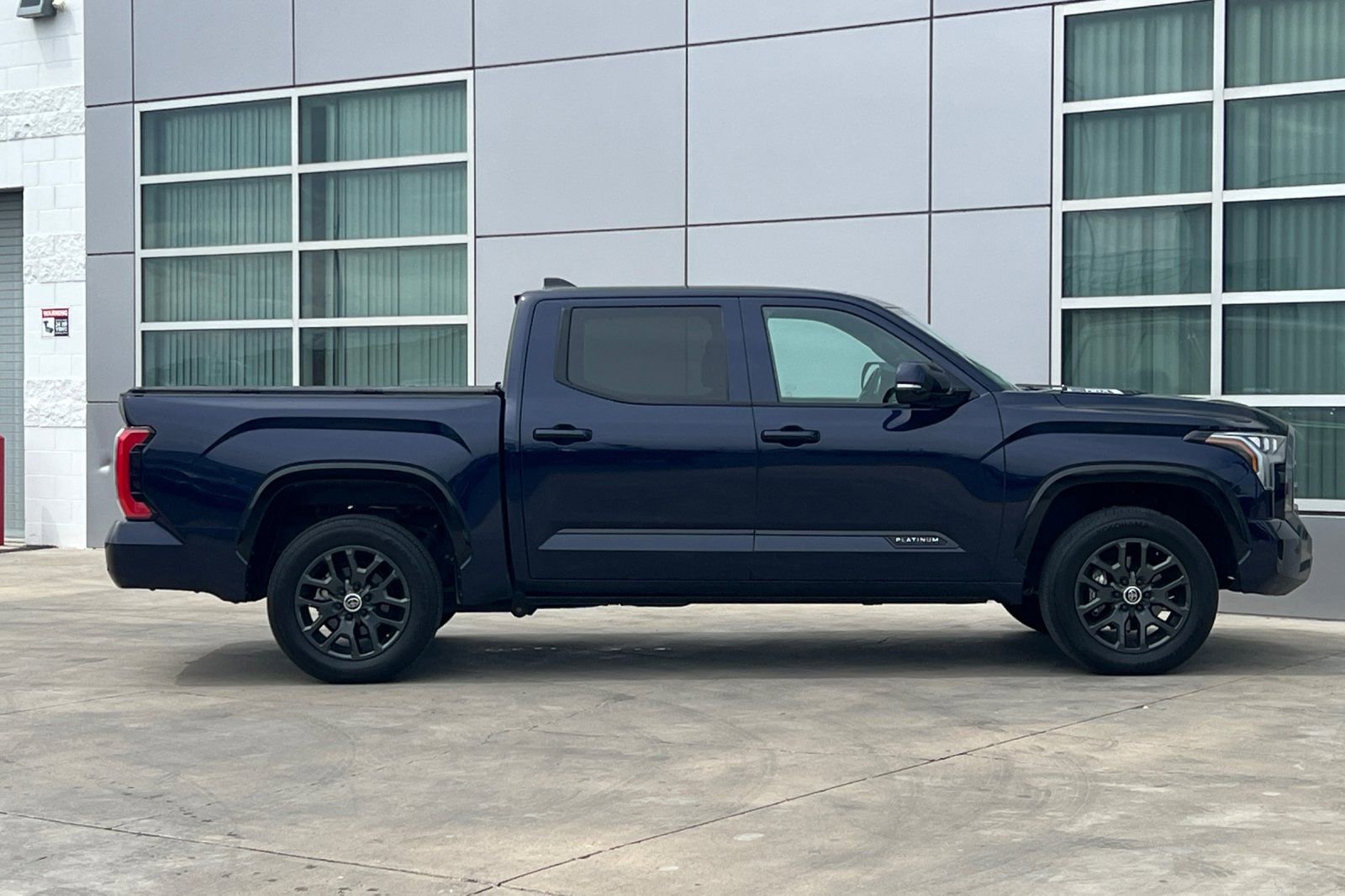Used 2024 Toyota Tundra Platinum AWD/4WD image 3