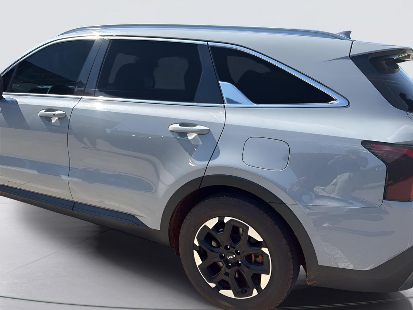 Used 2024 Kia Sorento S w/ Panoramic Sunroof Package FWD image 9