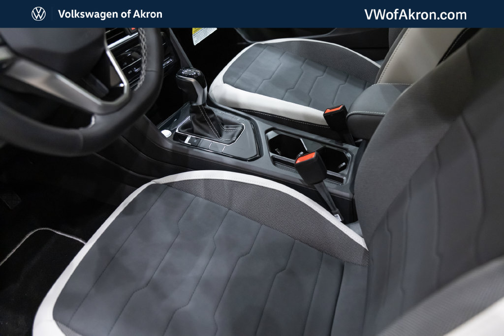 New 2026 Volkswagen Taos SE FWD image 20