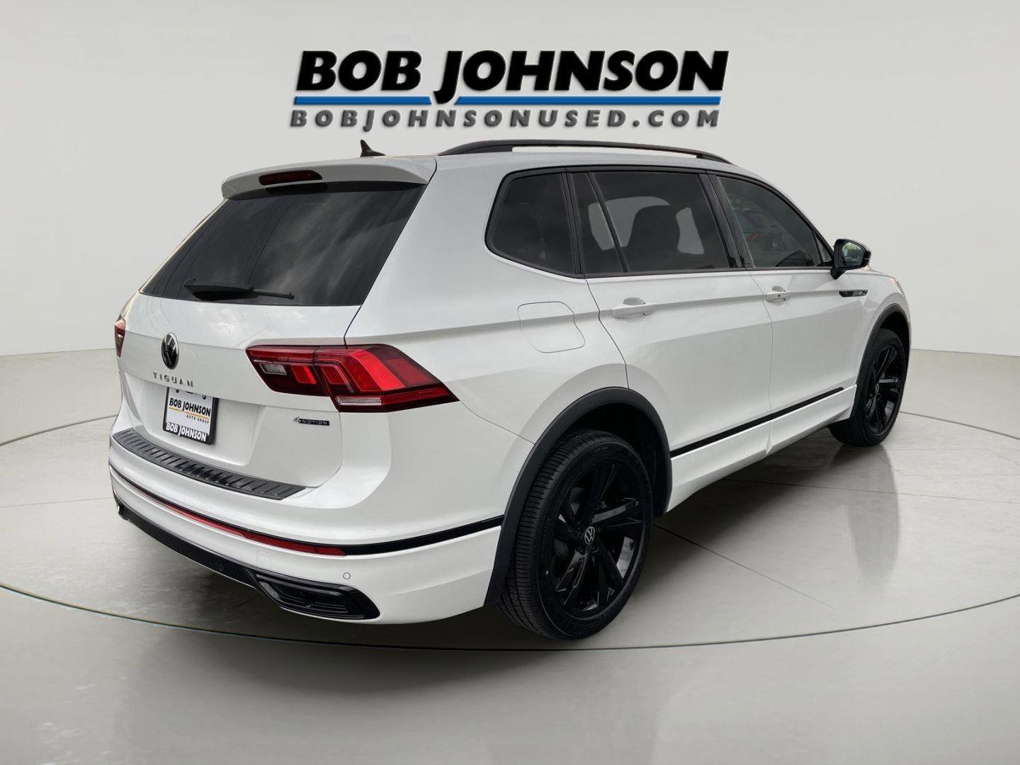 Used 2023 Volkswagen Tiguan SE R-Line AWD/4WD image 3