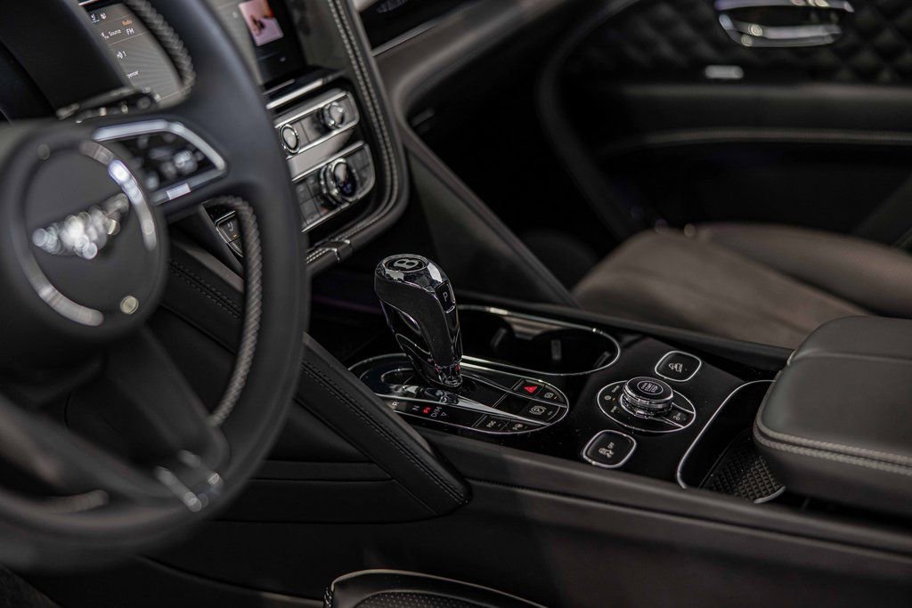 Used 2022 Bentley Bentayga image 24