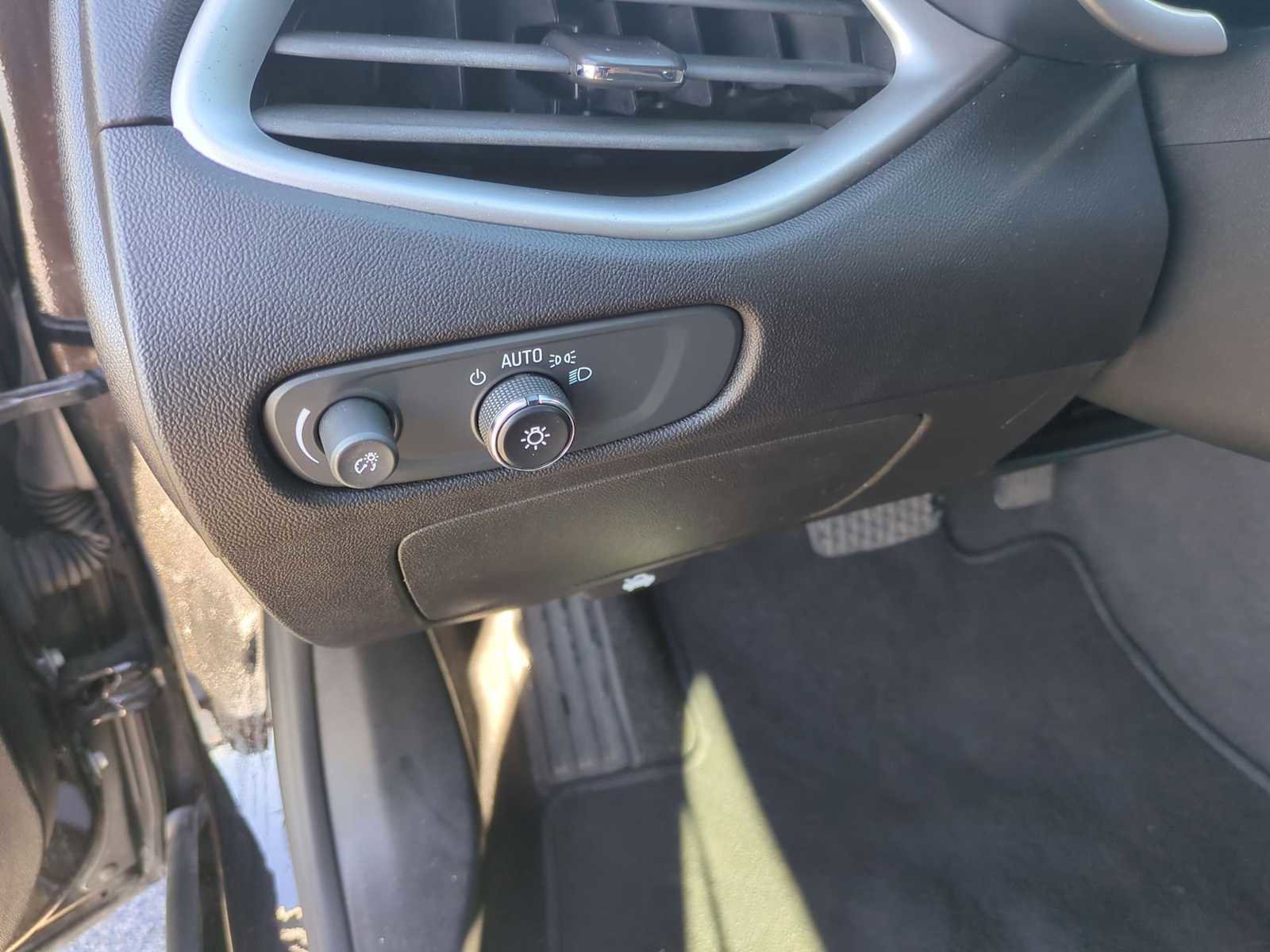 Used 2023 Chevrolet Malibu LT image 35