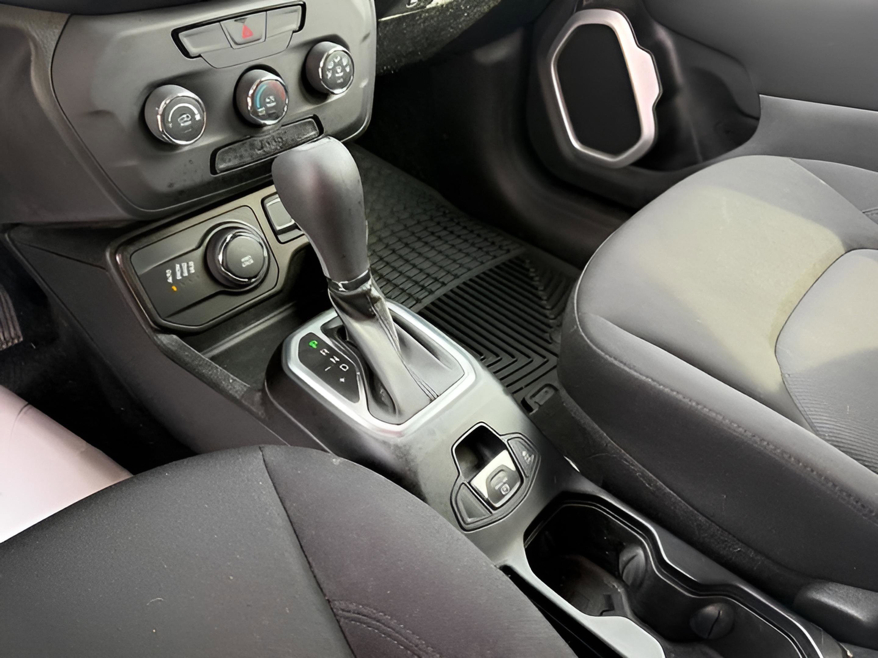 Used 2019 Jeep Renegade Sport w/ Sport Appearance Group image 23