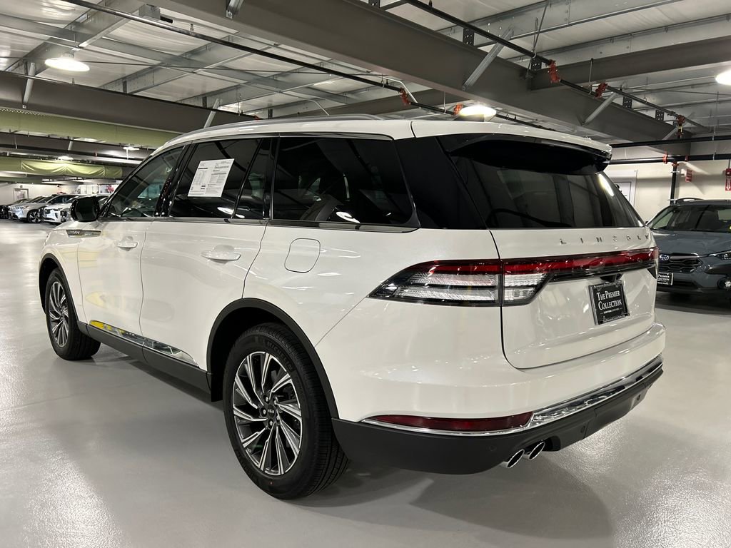 Used 2026 Lincoln Aviator AWD image 4