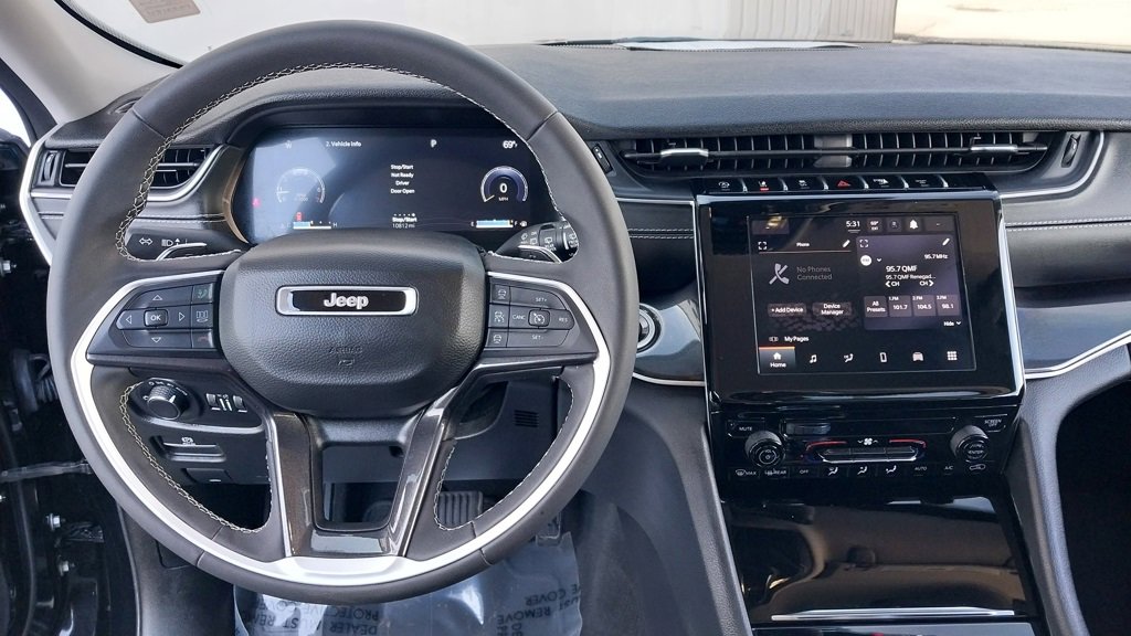 Certified 2023 Jeep Grand Cherokee Laredo image 20