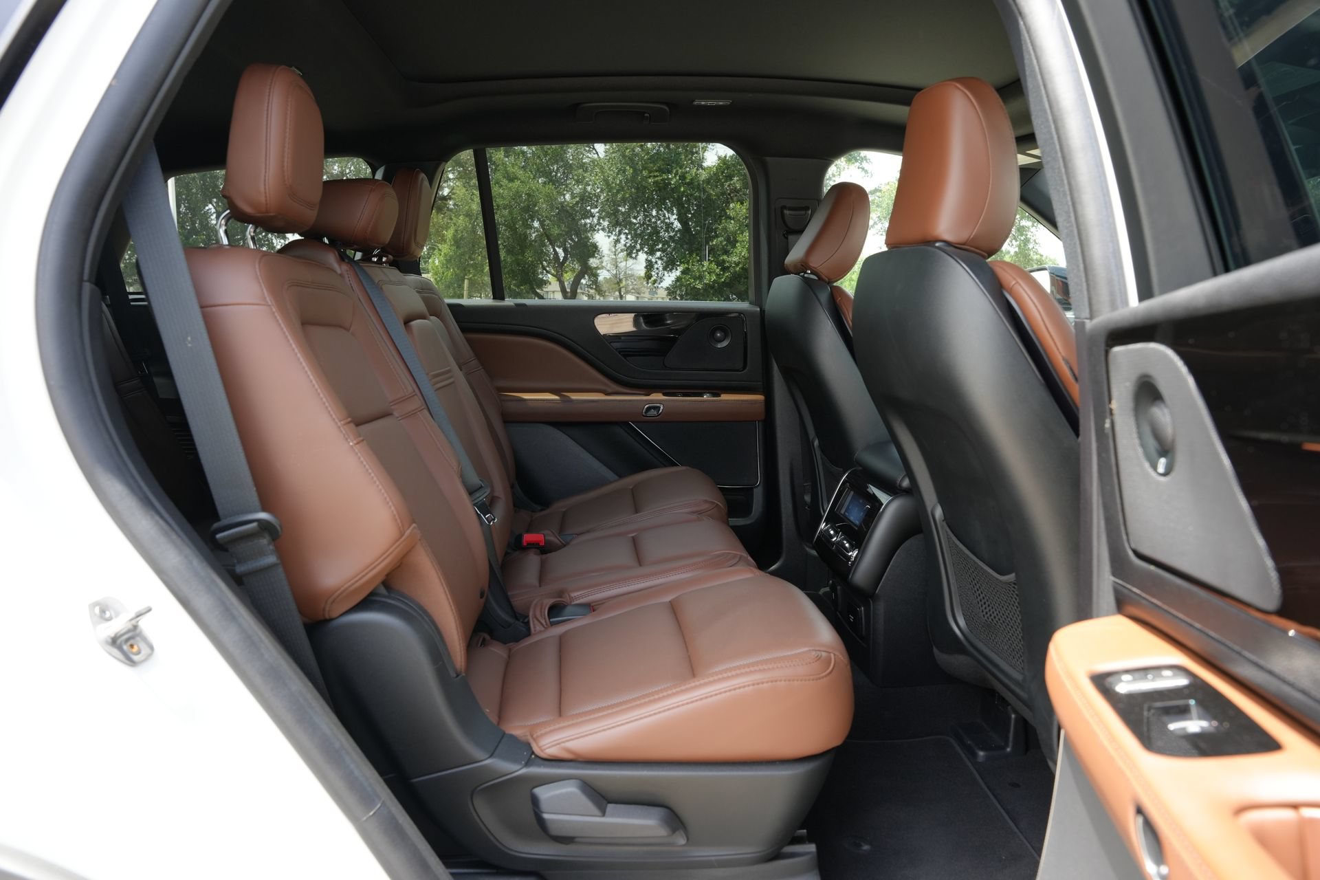 Used 2023 Lincoln Aviator Reserve RWD image 23