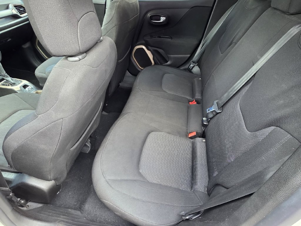 Used 2017 Jeep Renegade Latitude FWD image 7