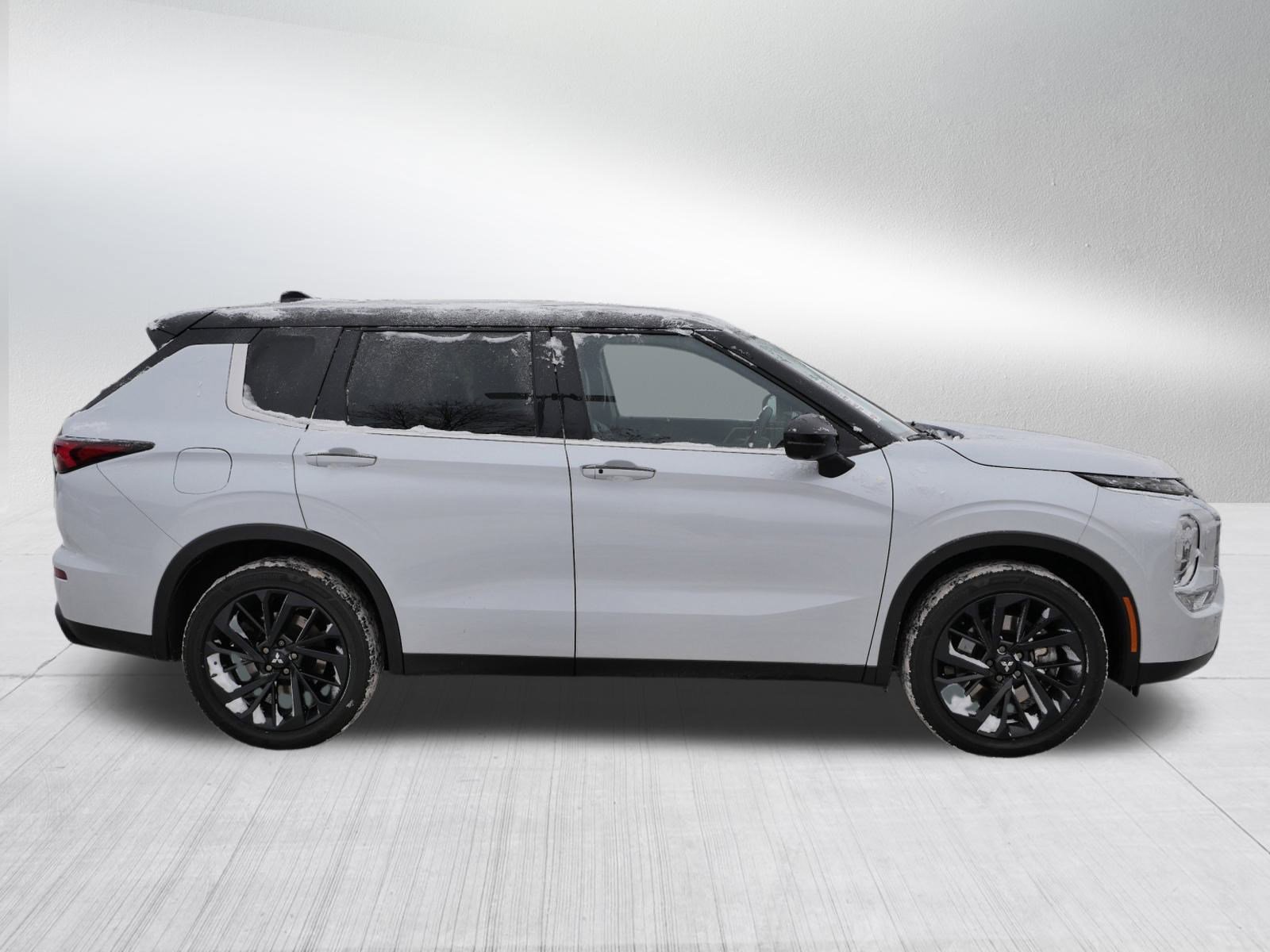 Used 2023 Mitsubishi Outlander SEL Black Edition image 8