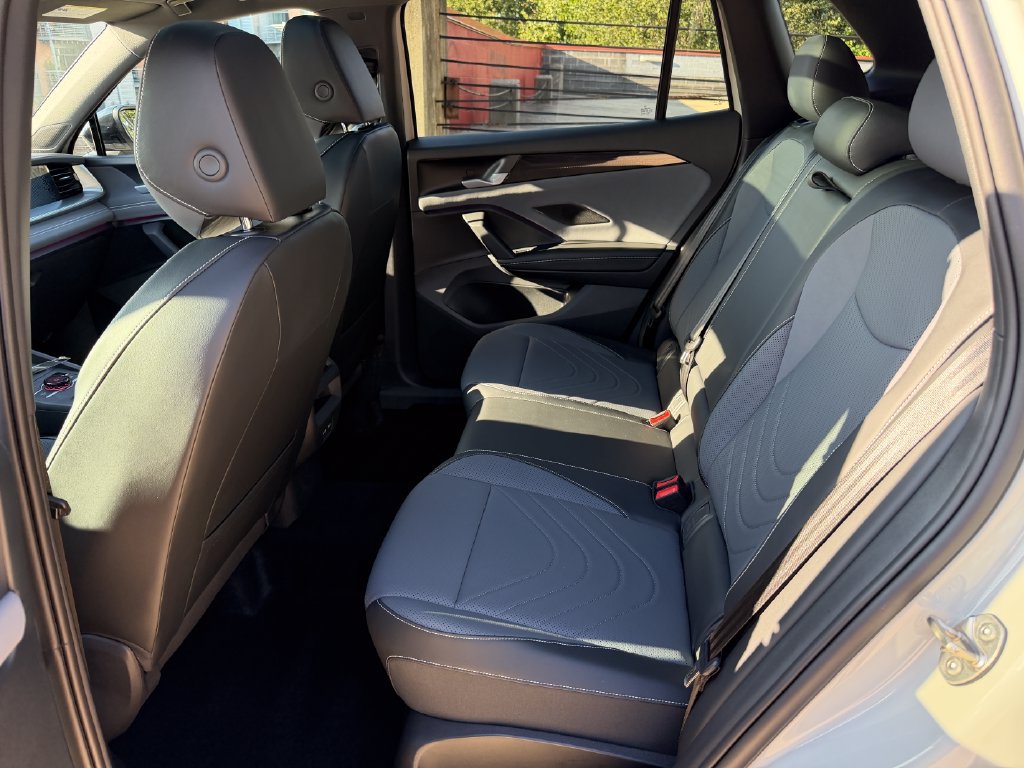 Certified 2026 Volkswagen Tiguan SE R-Line FWD image 25