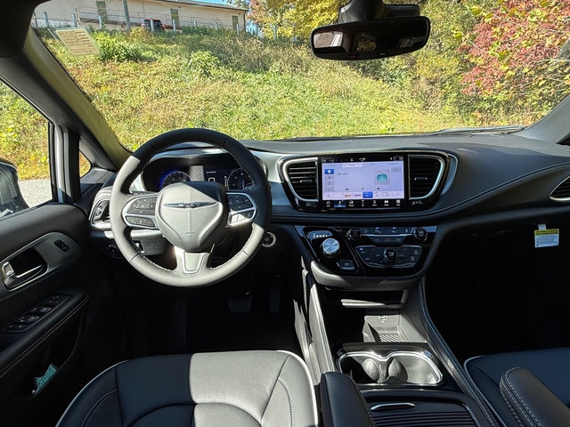 New 2026 Chrysler Pacifica Limited image 11