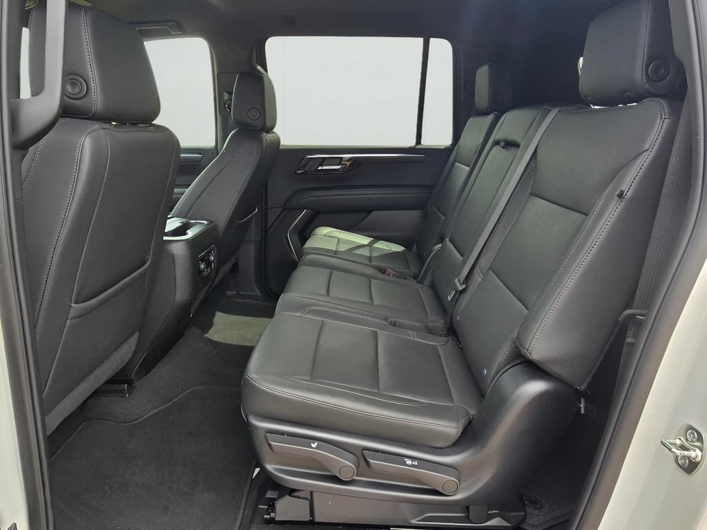 Used 2025 Chevrolet Suburban Z71 AWD/4WD image 26