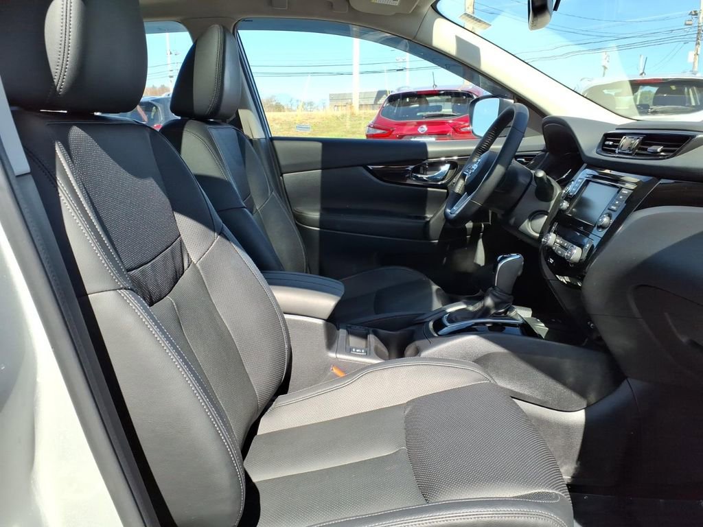 Certified 2022 Nissan Rogue Sport SL w/ Premium Package AWD/4WD image 9