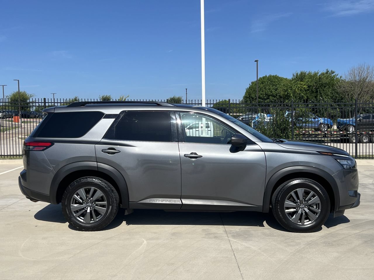 Used 2024 Nissan Pathfinder SV AWD/4WD image 3
