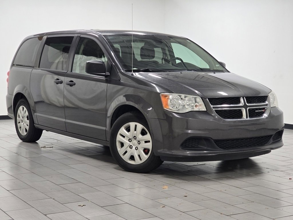 Used 2019 Dodge Grand Caravan SE w/ UConnect Hands-Free Group image 2