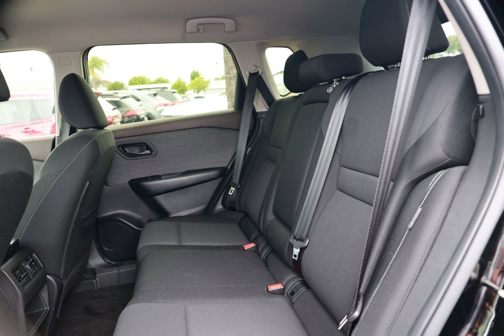 Used 2023 Nissan Rogue S FWD image 34