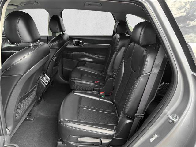 Used 2023 Kia Sorento EX image 17