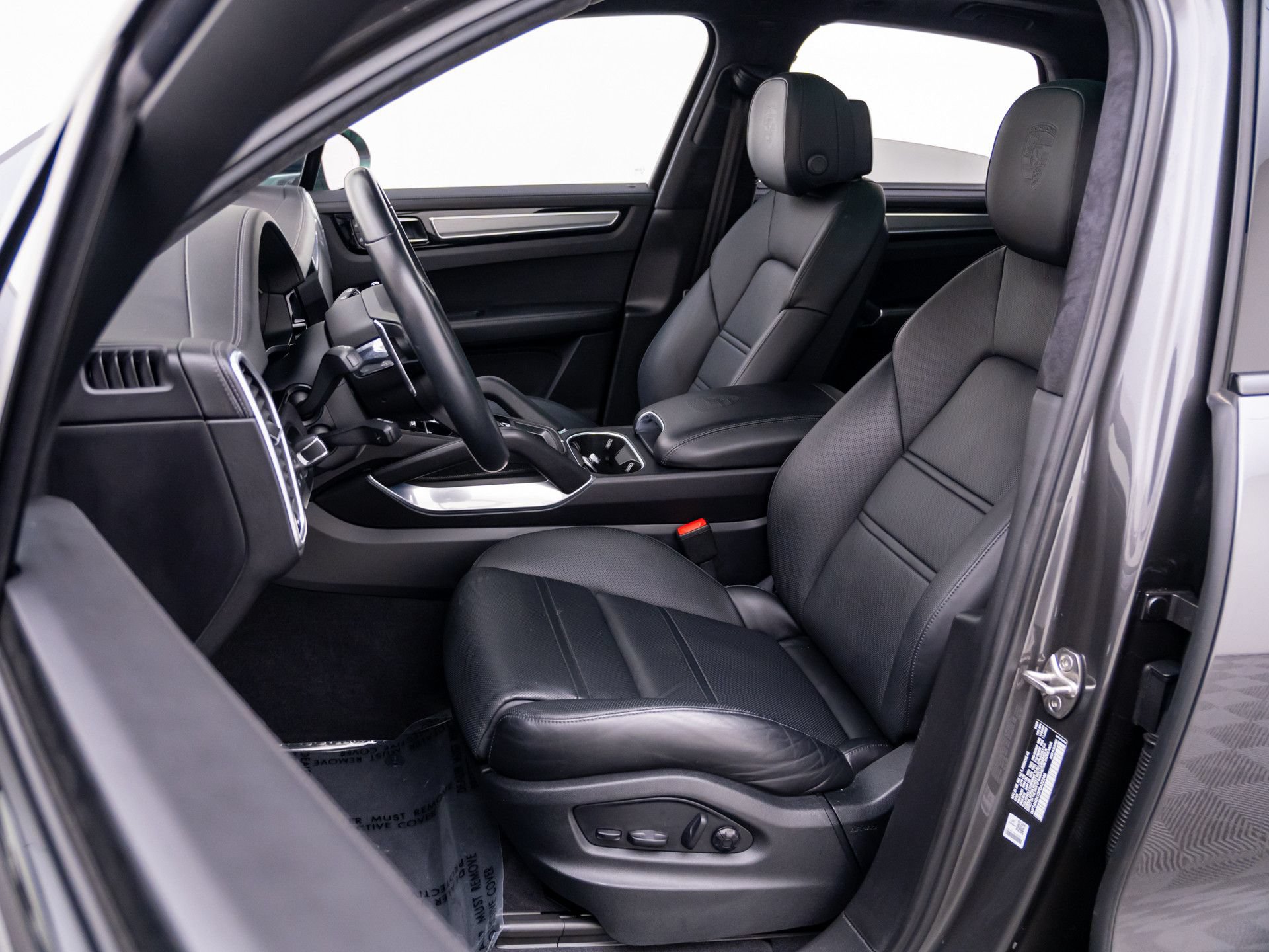 Used 2023 Porsche Cayenne Turbo S AWD/4WD image 5