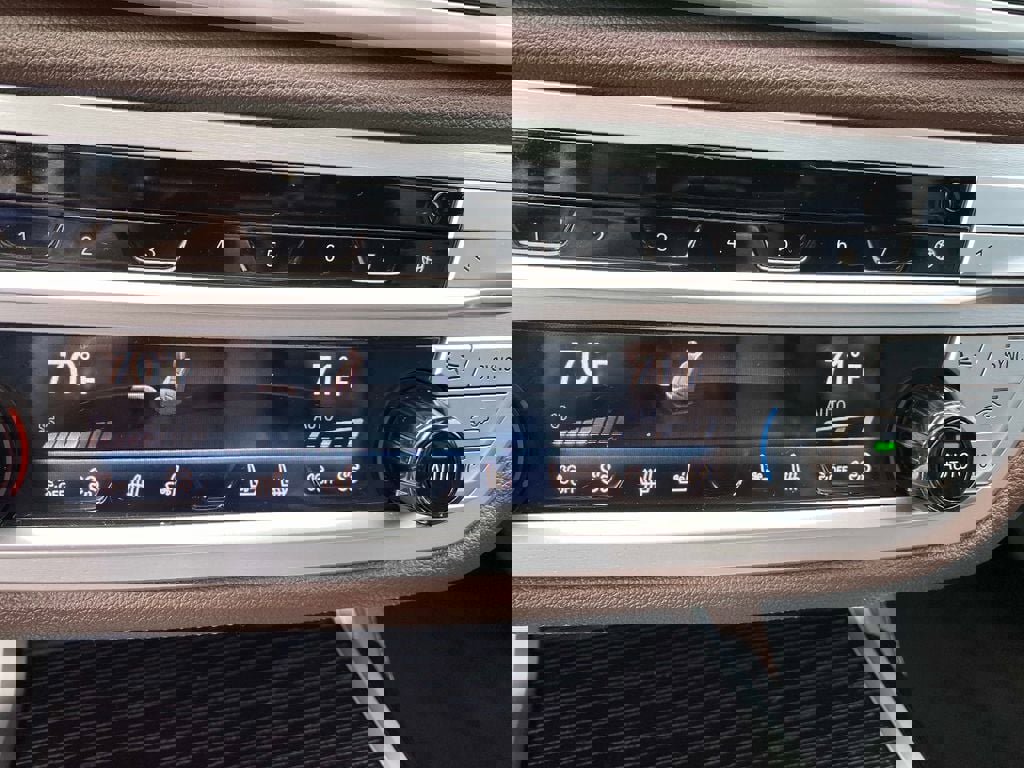 Used 2022 BMW 750i xDrive w/ Executive Package image 15