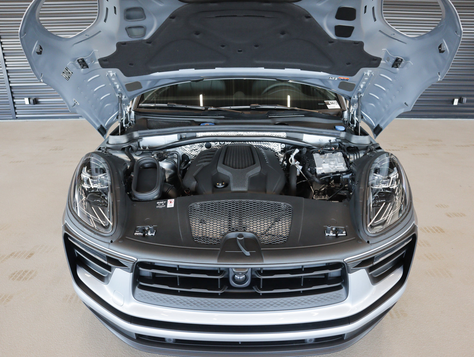 Used 2025 Porsche Macan image 26