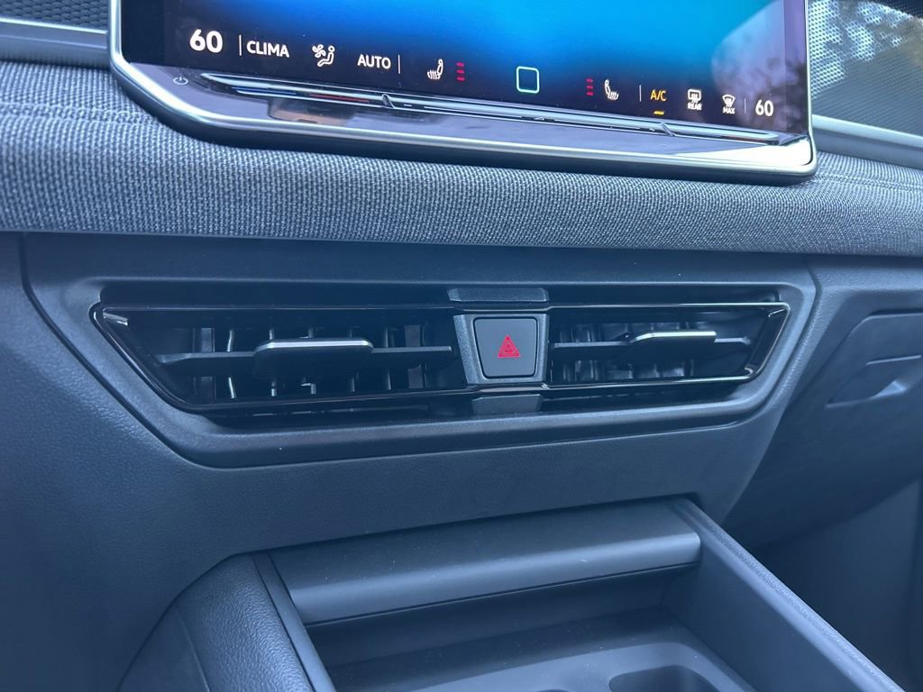 Used 2025 Volkswagen Tiguan S image 34