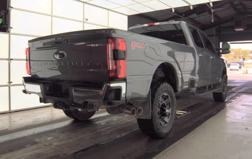 Used 2023 Ford F350 Lariat w/ Lariat Ultimate Package image 2