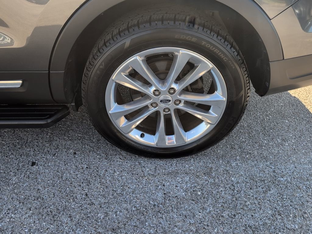 Certified 2018 Ford Explorer XLT w/ Equipment Group 202A image 16
