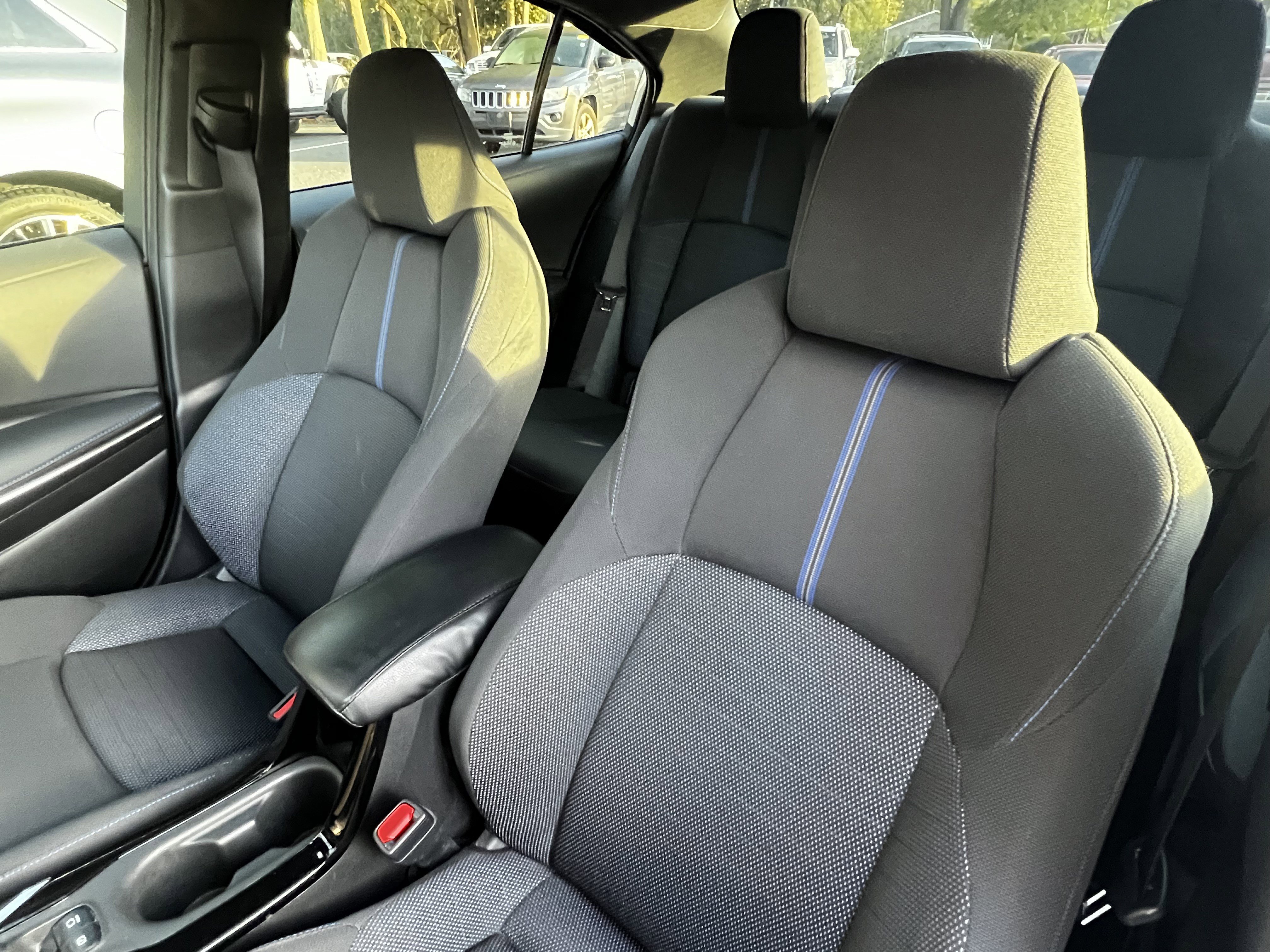 Used 2021 Toyota Corolla SE w/ SE Premium Package image 18
