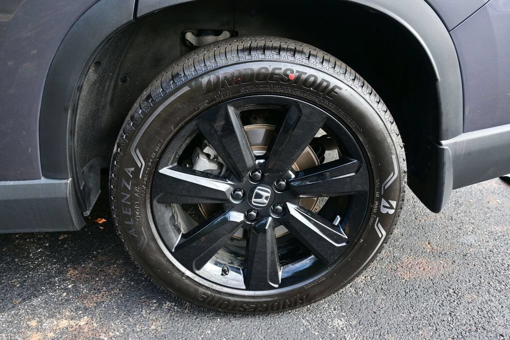 Certified 2025 Honda Pilot Black Edition image 17