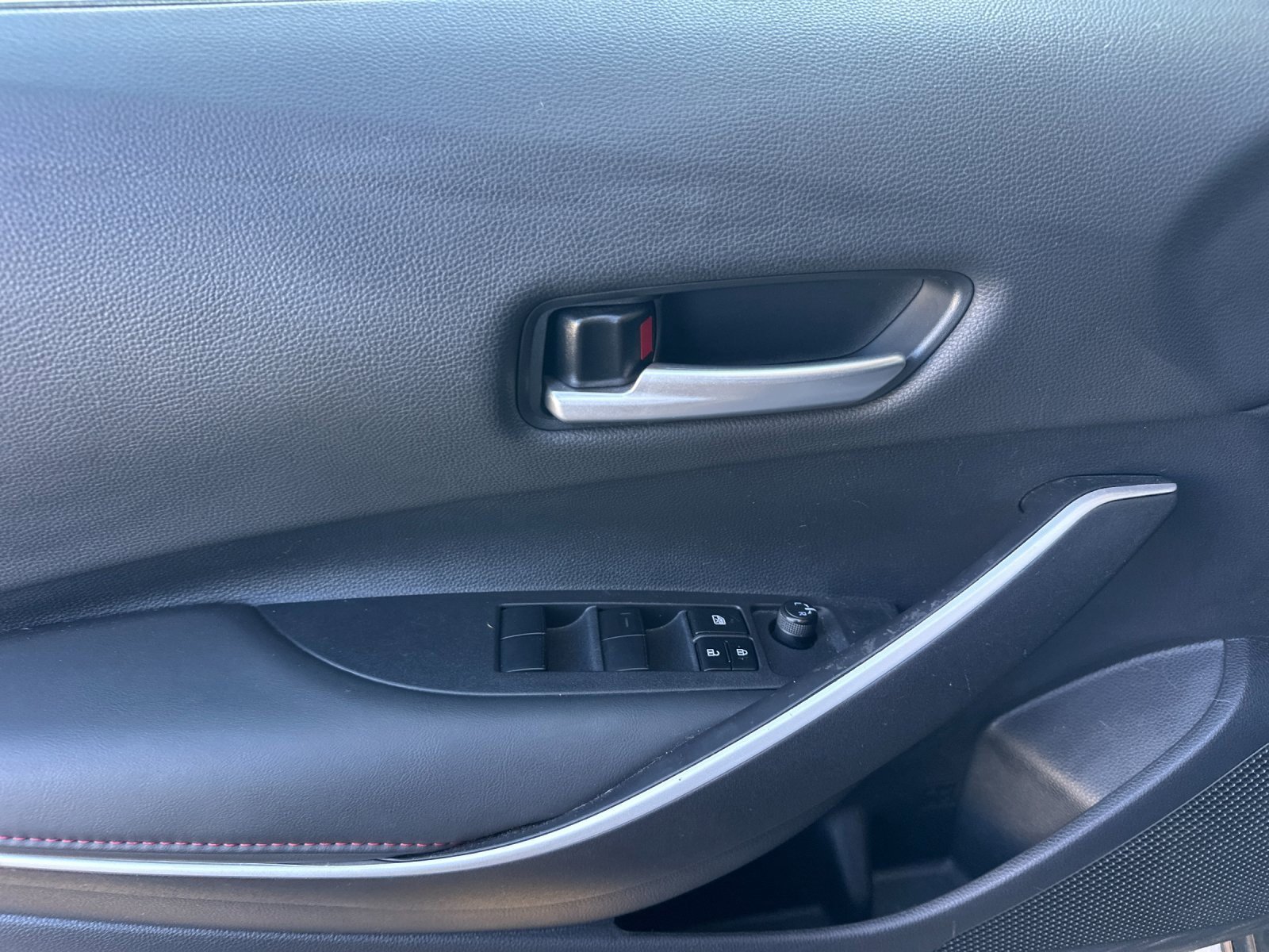 Used 2025 Toyota Corolla SE image 10