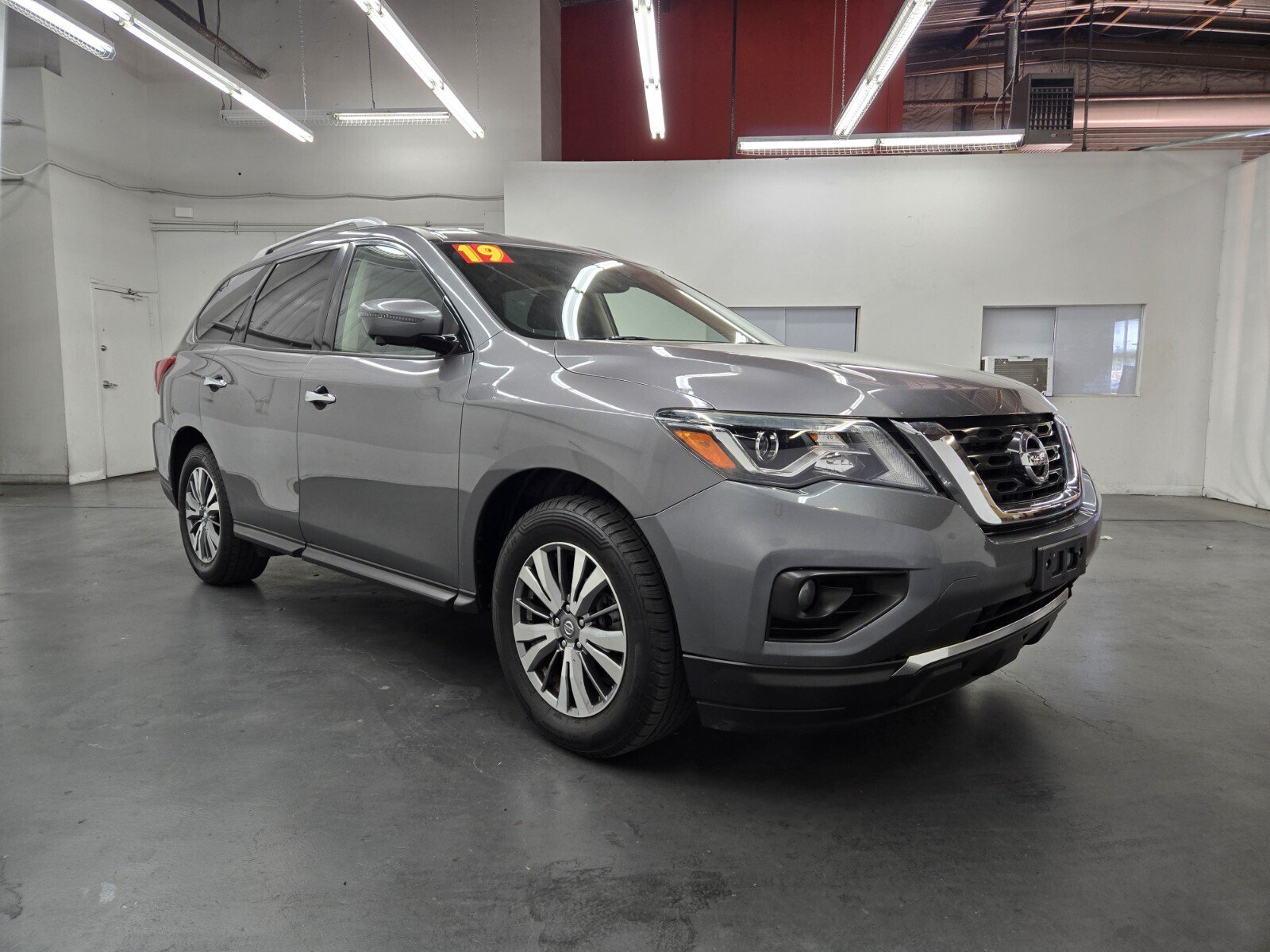 Used 2019 Nissan Pathfinder SL FWD image 4