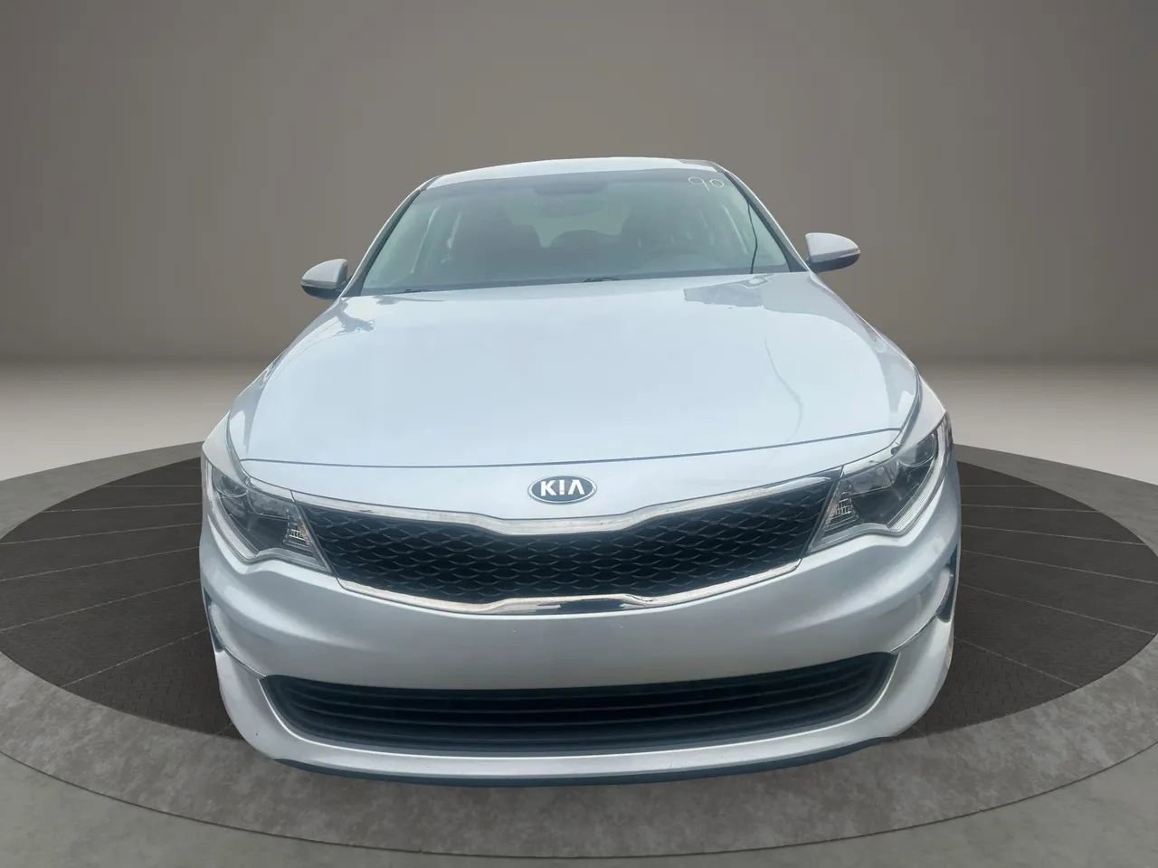 Used 2018 Kia Optima LX w/ 17" Alloy Wheels Package FWD image 2
