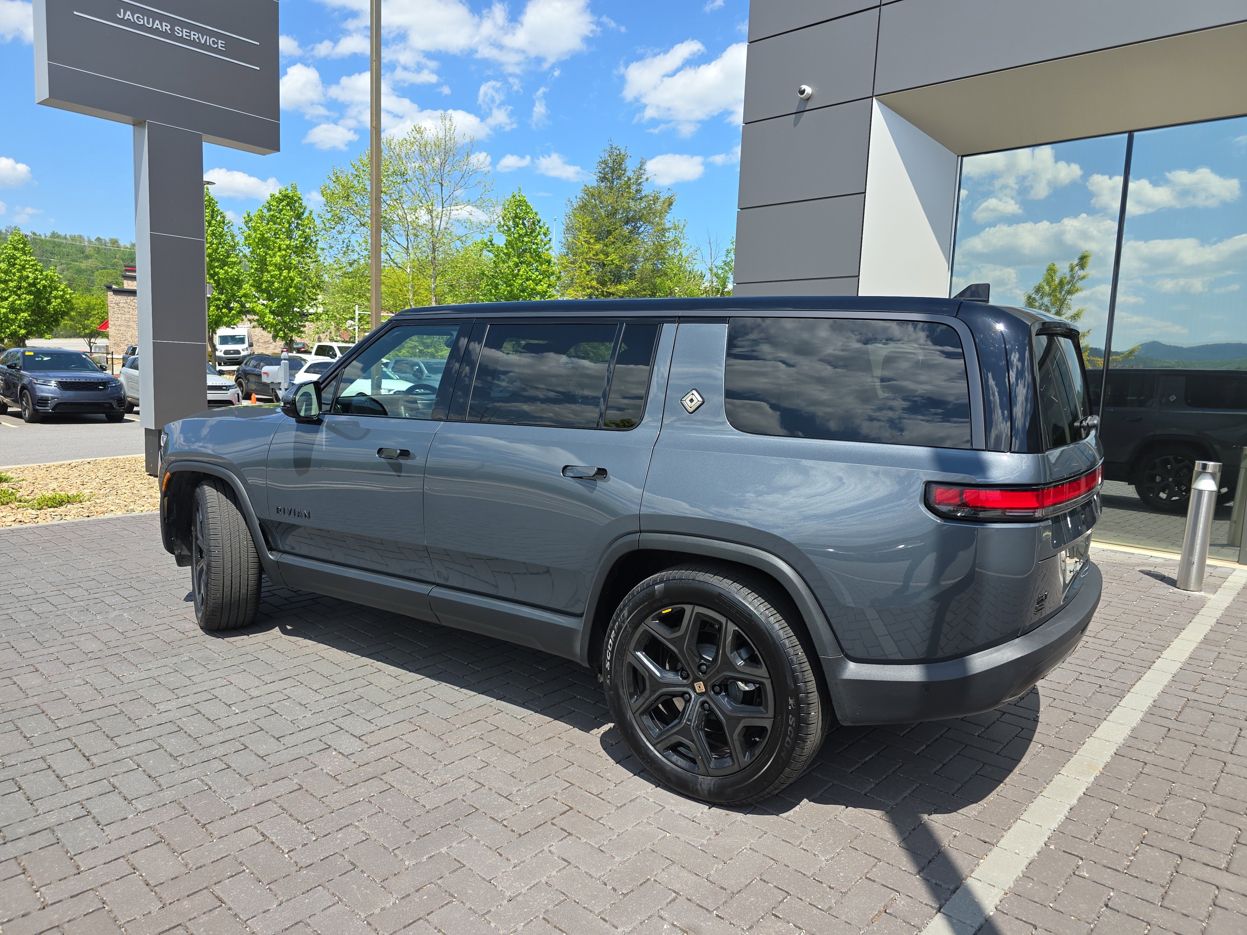Used 2026 Rivian R1S Adventure image 7