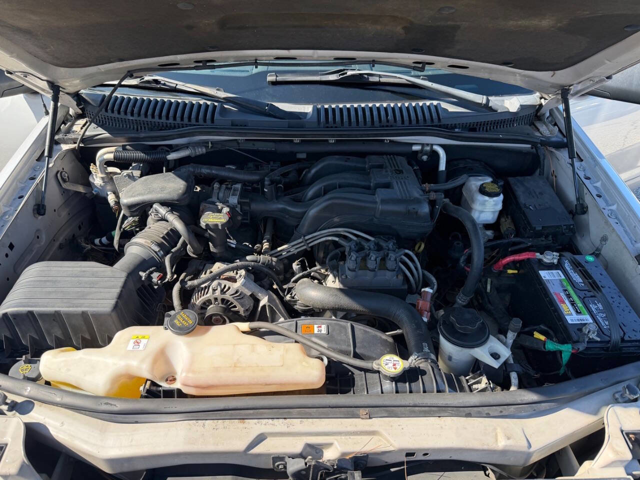 Used 2010 Ford Explorer Sport Trac XLT image 28